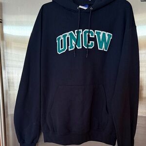 UNCW champion true navy hoodie, sz L. 50 percent cotton, 50 percent polyester.